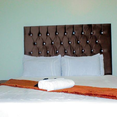 The Rest Camp Lodge And B&B 만지니 외부 사진